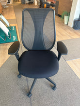 Charger l'image dans la galerie, SURPLUS D'INVENTAIRE Chaise ergonomique TCentric Hybride