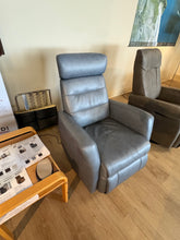 Charger l'image dans la galerie, DÉMONSTRATEUR  -30% Fauteuil berçant et inclinable Viking
